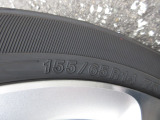 タイヤサイズは、155/65R14です。
