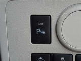 【コーナーセンサー】駐車、発進時の低速走行時に障害物への接近を検知し、ブザーとディスプレイ表示でお知らせします!障害物までの距離に応じて警告音を変えてお知らせします!