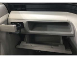 コンソールボックスや、収納スペースが多彩なお車です