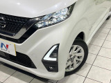 【LEDヘッドライト】悪天候や夜間走行時も良好な視界を確保し安心して運転できる高輝度LEDヘッドライトを装備!点灯速度が早く、消費電力も抑えられています。