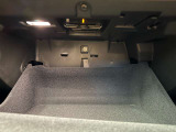 グローブボックス内にETC車載器を搭載しております。