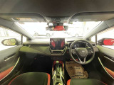 低重心で車の操作をワクワクさせるコックピット!