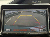 【バックモニター】後方の障害物や歩行者を確認できるバックモニター。狭い駐車場や混雑した場所でも安心して車を操作できます。
