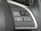 【レーダークルーズコントロール】(全車速追従機能付)付きです。車速に応じて追従支援してくれるので、ロングドライブも快適です。詳細は販売店スタッフまでおたずねください。