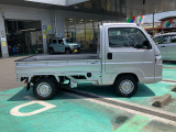 横から
