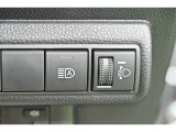 オートマチックハイビームとは、先行車や対向車のライトを認識し、ハイビームとロービームを自動で切り替える機能です。夜道の視界を確保します。詳細は販売店スタッフまでおたずねください。