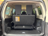 積み下ろしのしやすいデッキにはたっぷりと荷物を積み込んでいただけます。遊びから仕事まで、様々なシーンで頼れます♪
