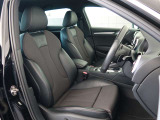Audi車はどの車種も全てレザーハンドルです。そこにはAudiのこだわりがあり質感の高いレザーでしっかりと手に馴染み、高級感を演出します。
