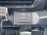 【USB端子】USB接続もついていますので携帯などの電子機器の充電にも使えて便利です♪
