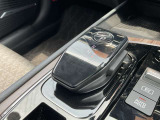 電制シフト。手のひらで包むようにして、手首を軽く動かすだけでシフトできる、マウス感覚のシフト。