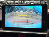 【バックカメラ】駐車時に後方がリアルタイム映像で確認できます。大型商業施設や立体駐車場での駐車時や、夜間のバック時に大活躍!運転スキルに関わらず、今や必須となった装備のひとつです!