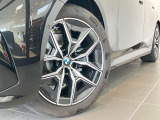 BMW純正アロイホイールはモデルやパッケージに合わせてデザインされています。洗練されたデザインで、足元の個性を引き立てます。