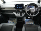 運転にかかわる様々な操作を安全に行えるように視点移動が少なく、操作性に配慮されたスイッチ類が凝縮されたコクピットです。