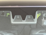 【スマートアシスト】走行中に前方の車両等を認識し、衝突しそうな時は警報とブレーキで衝突回避と被害軽減をアシスト。より安全にドライブをお楽しみいただけます。