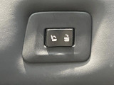 【全席パワーシート】スイッチ一つで簡単にシートの微調整が可能!電動だから力もいりません!快適なシートポジションにセットして、快適なドライブをお楽しみください。