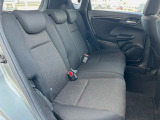 コンパクトカーですが、セカンドシートは十分な広さがあり快適にお乗りいただけます♪シートを倒して大きな荷物を積んだりと、用途の幅が広い1台です。