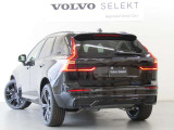 良質なスカンジナビアンデザインに全身を包まれたXC60には、控えめながら自信に満ちた、歴然とした美しさが備わっています。伝統のテールランプデザインは、変わらず安全へのこだわりが見てとれます。