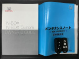 スマートキーは鍵をバッグに入れたままでもドアロックの開閉やエンジンのON・OFFができます。夜間や雨の日も鍵を探さなくて良いので便利です。