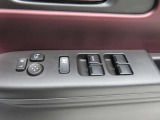 運転席のパワーウインドースイッチ部です。よく触れる場所だからこそ、使用状態があらわれますよね。ぜひこうした所もチェックしてください。