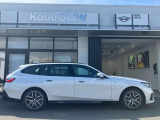 【BMWの伝統-3】BMWのお車は、&ldquo;駆け抜ける歓び&rdquo;を体現しております。走行の安定性とコーナリングの良さを追求し、思い通りにハンドルの操作可能です。