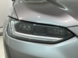LEDヘッドライトは、点灯の瞬間から最大光量を発揮し、突然暗くなるトンネルなどでの安定感を高めます。