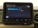 HondaCONNECT対応の便利なナビディスプレー。お持ちのスマートフォンと連携して、ナビやBluetoothでの音楽再生が可能です。デザインはもちろん、操作性も良好です。