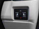 【両側電動スライド】スライドドアは両側電動スライドドアになっております。運転席からの開閉も出来、リモコンキーでも離れたところから開閉出来ますので大変便利な装備です。