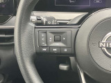 ステアリングの左側に、オーディオの操作ができるスイッチを装備しています。ハンドルから手を離さず操作できて便利です。