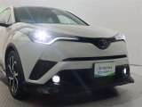 高輝度で点灯速度が速く、しかも消費電力の少ないLEDヘッドライトが装備されています!LEDの明るい光が走行中の視界の確保をサポートして、夜のドライブがより楽しく安全に運転できます♪