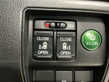 【両側パワースライドドア】両側がパワースライドドアになっており、運転席のスイッチやスマートキーでも開閉が可能です!開口部も広いので乗り降りも楽々♪