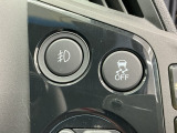 足元・下方向をワイドに照らしてくれるフォグライト、車がカーブの外側へ膨らんだり内側へ巻き込んだりする挙動を防止し安定した走行をサポートする横滑り防止装置付きです!