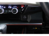 スマートフォンなどの音楽再生が可能なUSB接続ジャック装備車両です♪♪♪