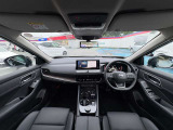 広々とした運転席!上室感のある車内で快適で軽快なドライブをお楽しみください♪