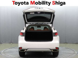 荷室スペ-スも十分な広さがあります。リヤシ-トを倒すと更に荷室スペ-スが広がります。