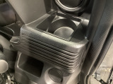 【ドリンクホルダー】ハンドルの右側にはドリンクホルダーが付いています。ちょうど手の届く所にありますので、とっても便利です♪