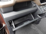 愛知ダイハツのお店にある、たくさんのスマアシ搭載車は、正常に作動する事をしっかり確認してます。