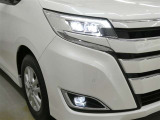 LEDヘッドライトです。デザイン性がよくとても明るいので、夜間の走行や悪天候でも安心です。しかも長寿命!