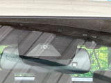 【プリクラッシュセーフティ】前方の車両等を検知し、衝突しそうな時は警報で注意を促し、ブレーキを踏む力をサポート。ブレーキを踏めなかった場合は衝突被害軽減ブレーキが作動、衝突回避をサポートします。