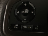 ステアリング左手側にオーディオ関連のコントロールスイッチを配置しています。操作時は視線を逸らすことなく運転に集中できます。
