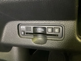 ハンドルの左下にETCがついています。高速道路の料金所の通過も楽々です。 カードの取り出しもしやすい場所についています。