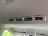 【リアクーラー】エアコンの風を後部座席まで届けてくれ、広い車内空間でも素早く快適な温度になります♪真夏や真冬に便利な機能です。