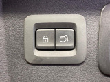 【パワーバックドア】スマートキーや運転席のボタンを押すだけでリアゲートが自動で開閉します!荷物を持っている時や、高い位置にあるバックドアを閉める際に便利な機能です♪