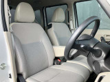 運転席も広々、ドライブも楽しめますね♪実際お座りいただくのが、分かりやすいと思います。お気軽にご来店ください!