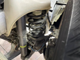 お車を安心してお乗りいただく為には、足回りの定期点検が欠かせません。サービスサポート(有償保証)では無料点検もご提供しており、安心のカーライフをお過ごしいただけるサポート体制が整っています。