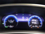 とっても見やすいメーターです。夜間時はラグジュアリーな気分にさせてくれる照明が魅力ですので、夜のドライブも楽しみになりますよ♪