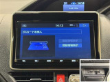 ナビ連動ETC付きです。高速道路料金所での小銭の出し入れや雨天時における窓の開け閉めなどの煩わしさが解消できます。料金所の通過もスムーズで快適ですよ。☆使用履歴表示や音声案内もしてくれます☆