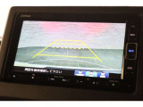 バックカメラが装備されており、後方の安全確認はもちろんのこと狭い場所での駐車や雨の日・夜間など視界の悪いコンディションでのストレスの軽減にもなります!