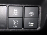 オートリトラミラーや、横滑りを防ぐVSA等のスイッチ類は運転席の右側、手の届きやすい位置にあります