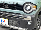 【LEDヘッドライト】悪天候や夜間走行時も良好な視界を確保し安心して運転できる高輝度LEDヘッドライトを装備!点灯速度が早く、消費電力も抑えられています。