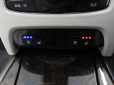 【シートヒーター】寒い季節の味方!エアコンより素早く暖まるので、出発してすぐの車内の寒さを和らげますよ♪